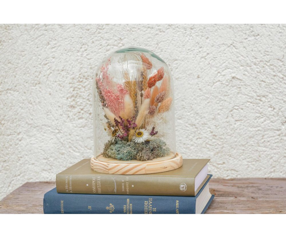 Dried flowers glass dome 