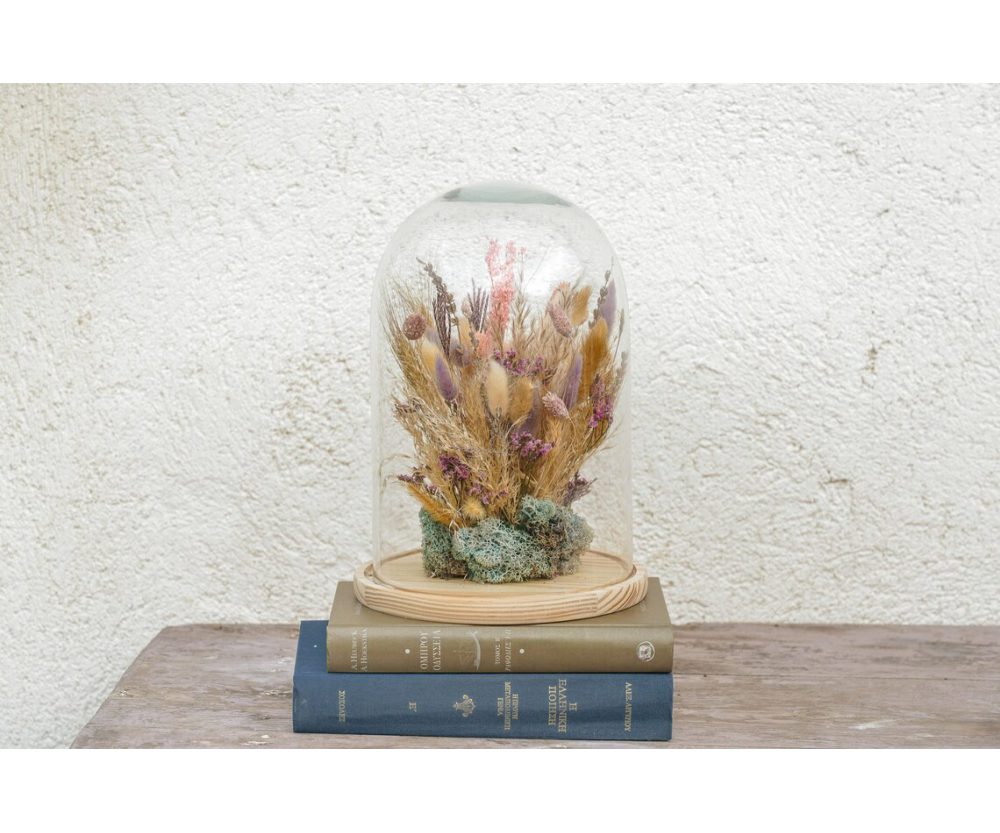 Dried flowers glass dome 